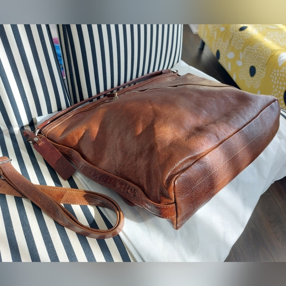 Tano Messenger Bag/Crossbody Rich Italian Pull Up Leather - Picture 9 of 16